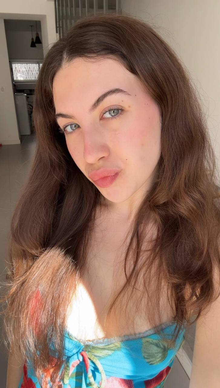 Nude girl Amber in Lanus