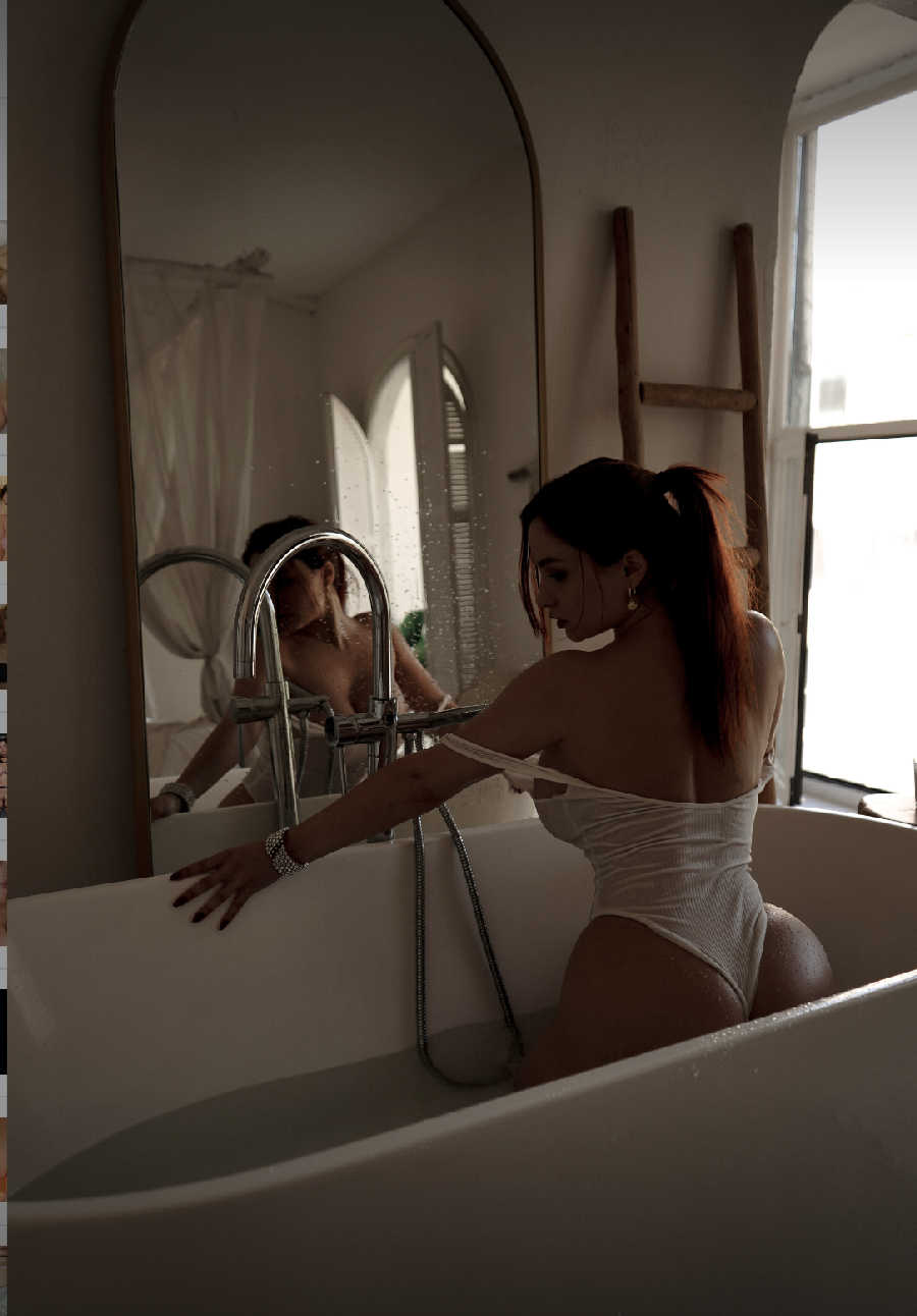 A playful frame from Miranda Faith nude — online in Lanus