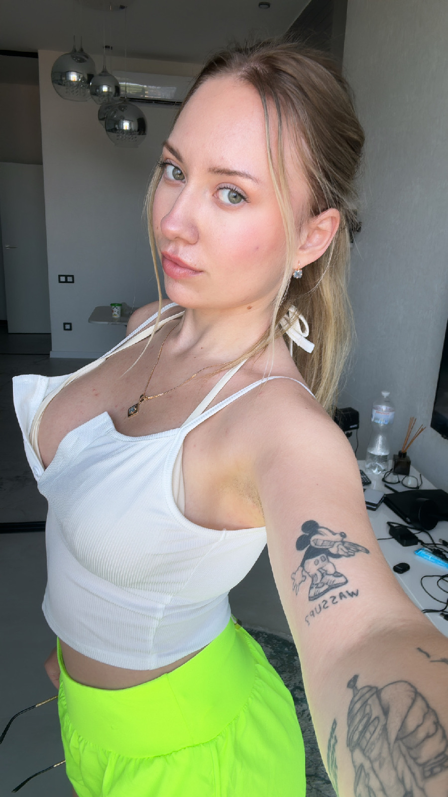 KateV in her underwear in Lanus