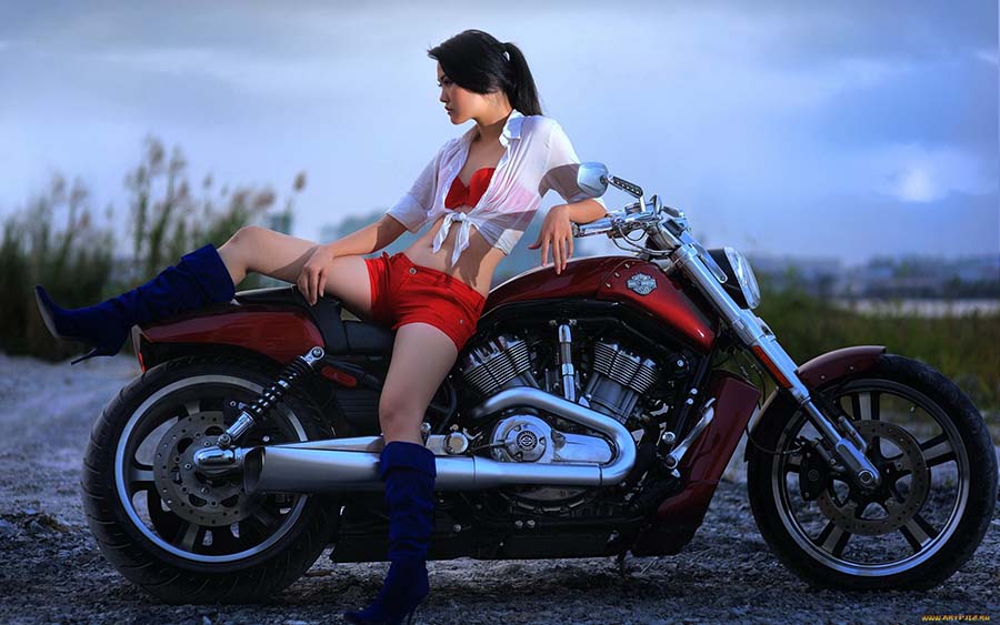 Beautiful girls and motorcycles in Lanus