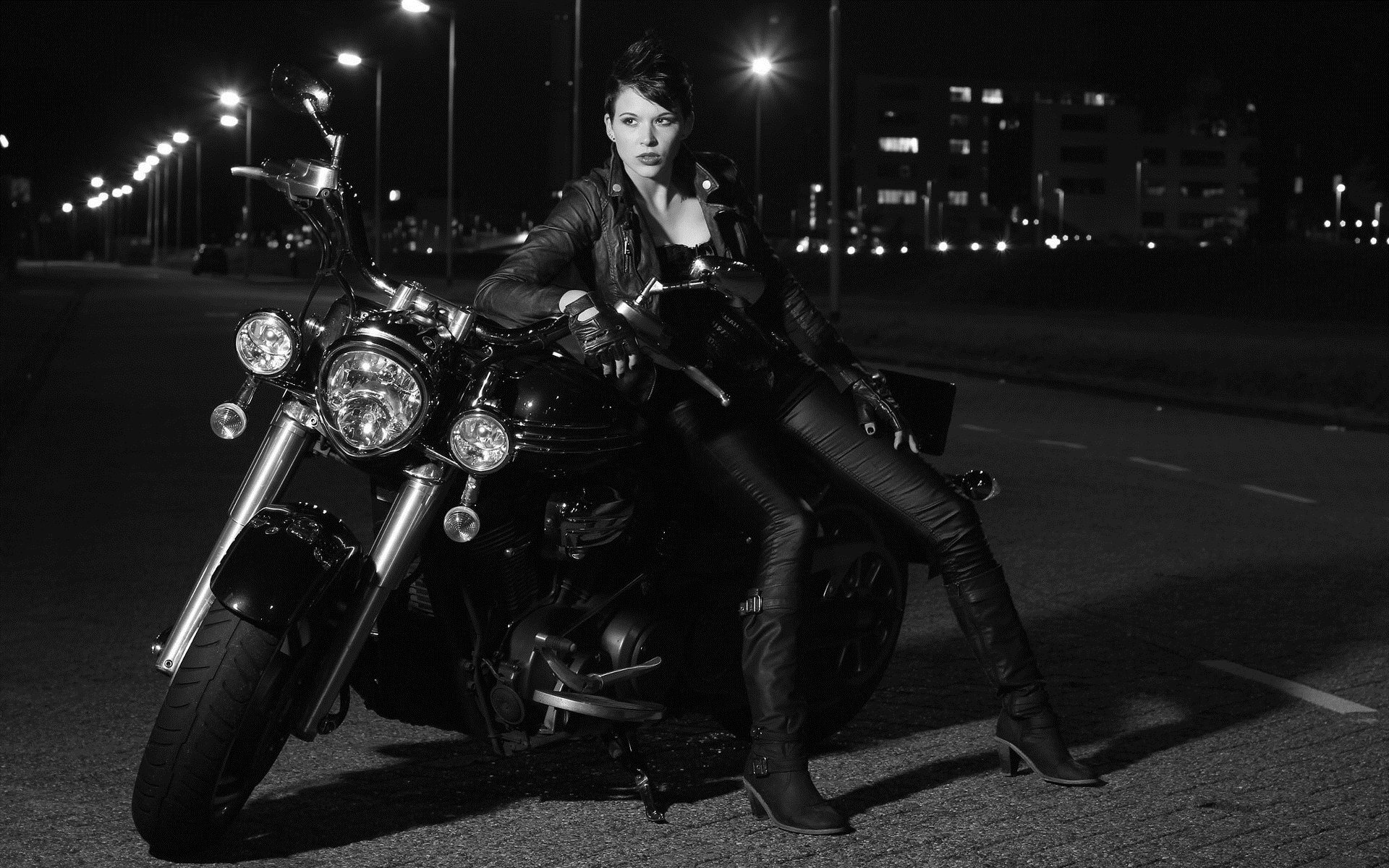 Photo Beautiful girls and motorcycles in Lanus