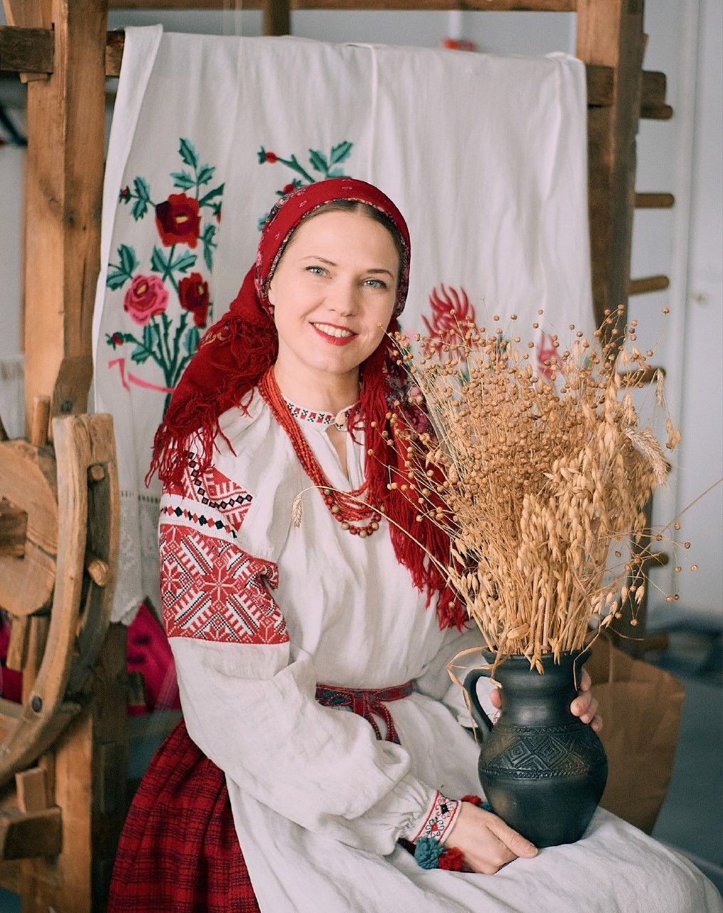 Women in Slavic costumes in Lanus