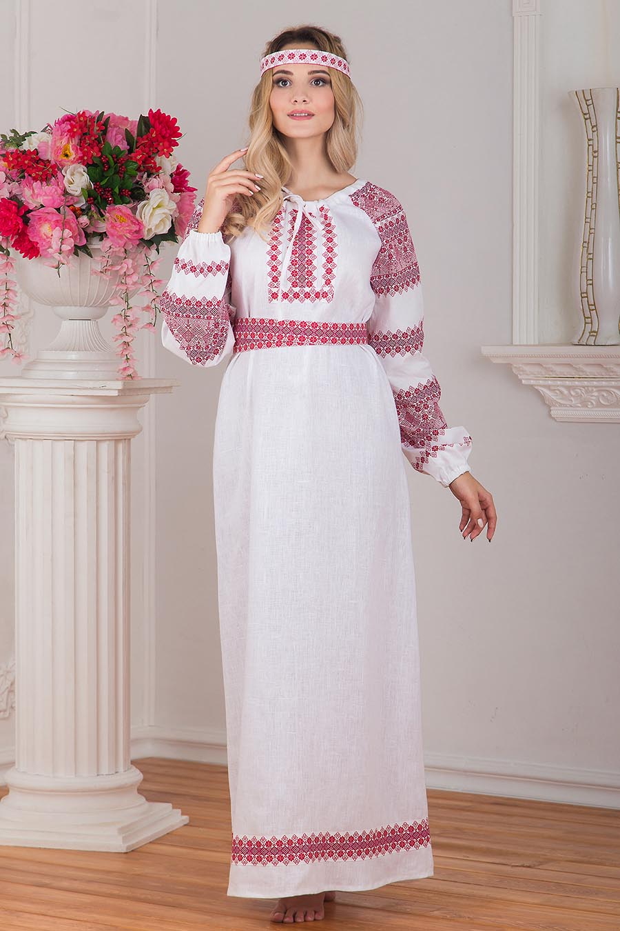 Women in Slavic costumes in Lanus