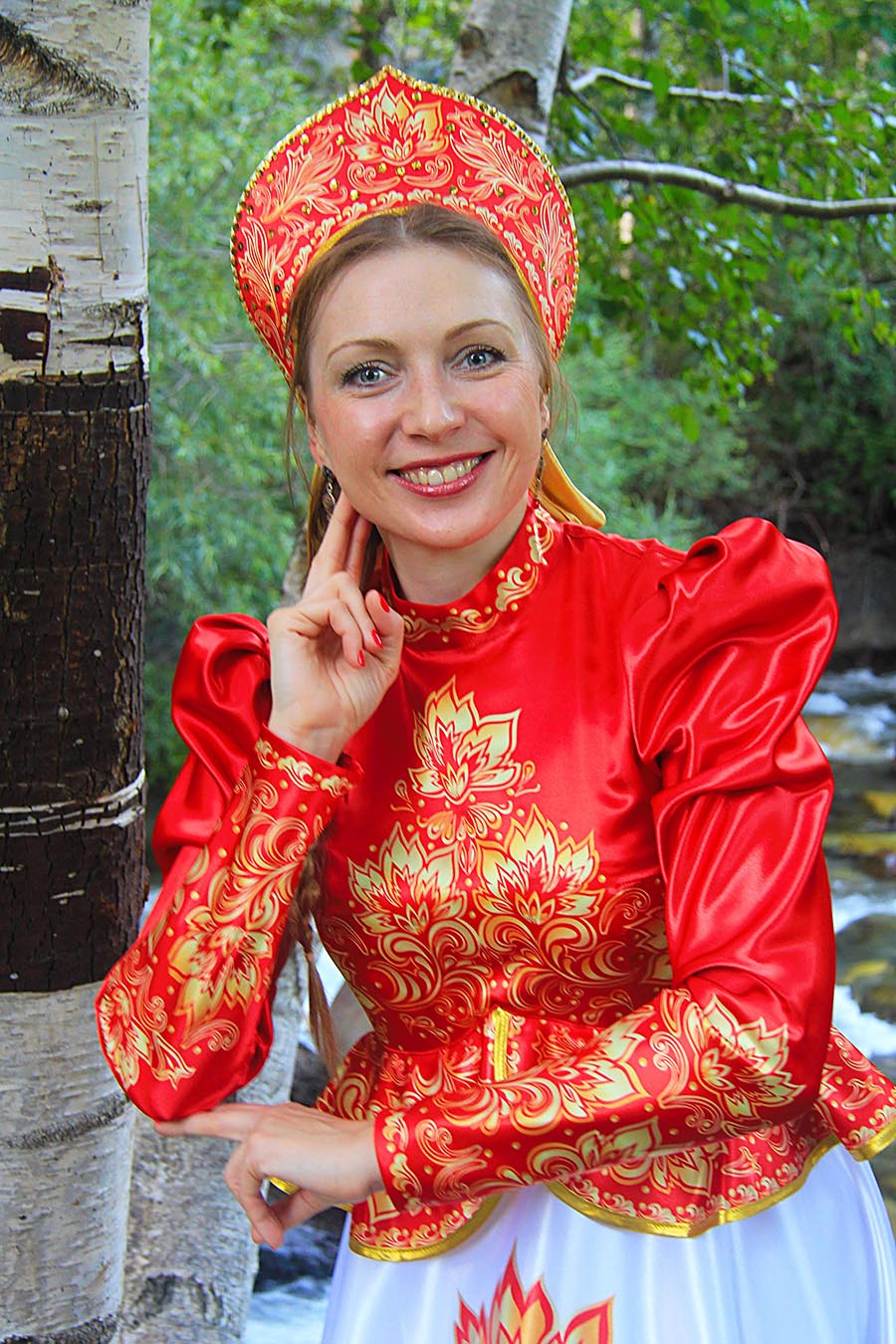 Women in Slavic costumes in Lanus