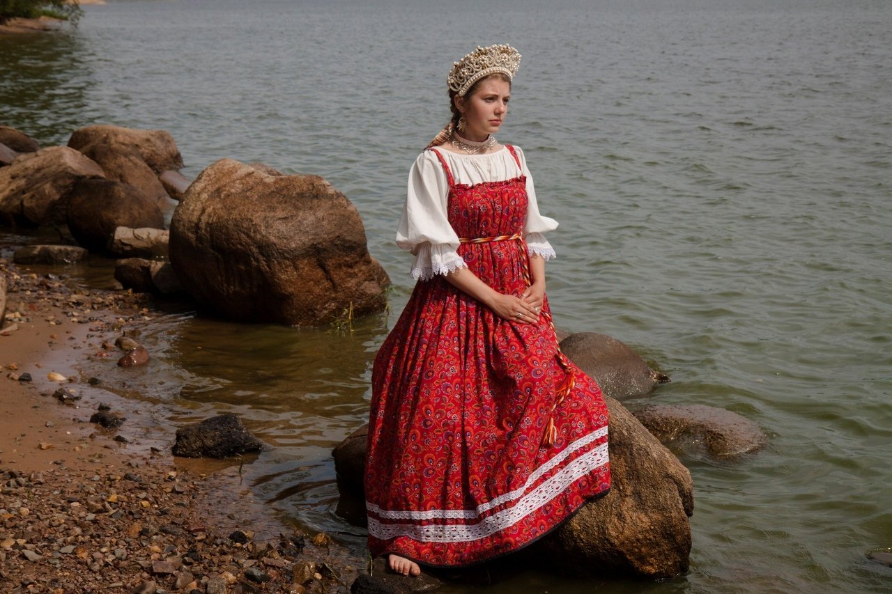 Women in Slavic costumes in Lanus