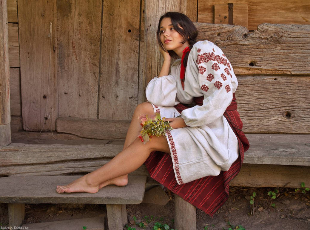 Women in Slavic costumes in Lanus