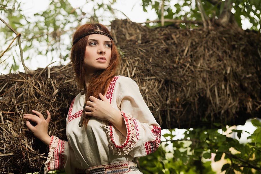Women in Slavic costumes in Lanus