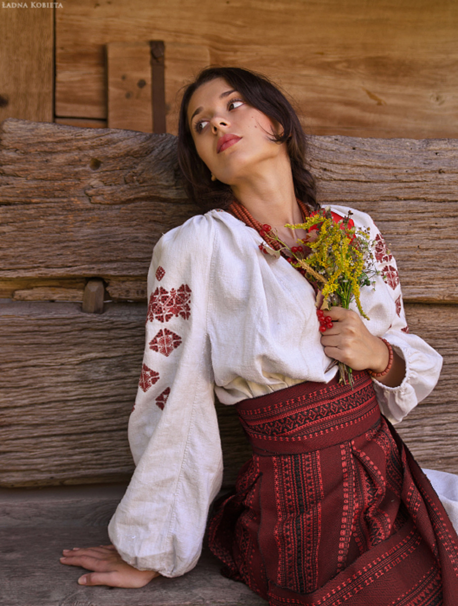 Girls in Slavic costumes in Lanus