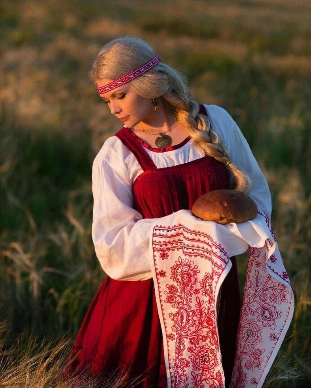 Girls in Slavic costumes in Lanus