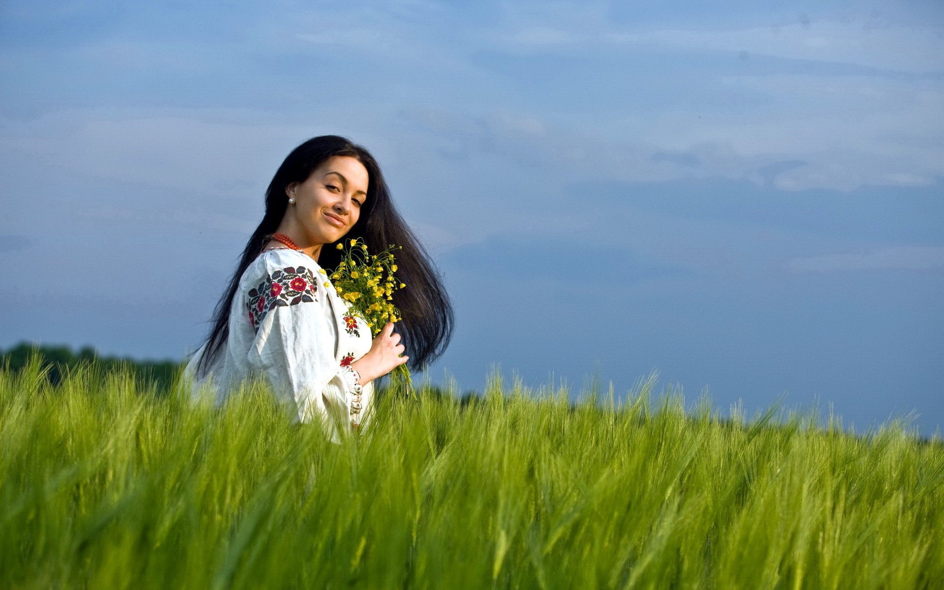 Girls in Slavic costumes in Lanus