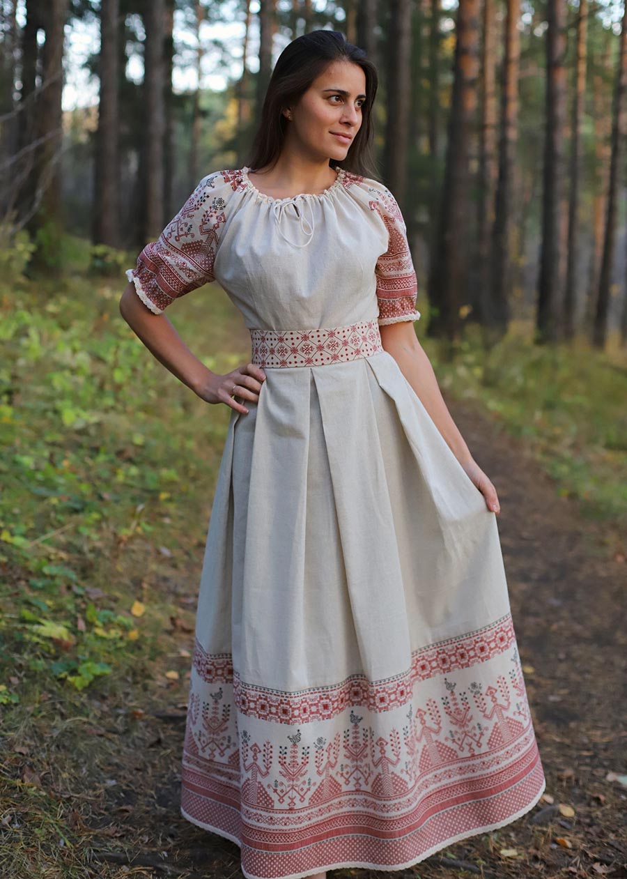 Girls in Slavic costumes in Lanus